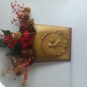Cherub Gold Christmas Wall Bucket